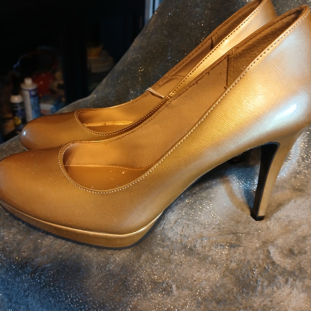 Elegant Golden Christian Siriano Women's Platform Heels